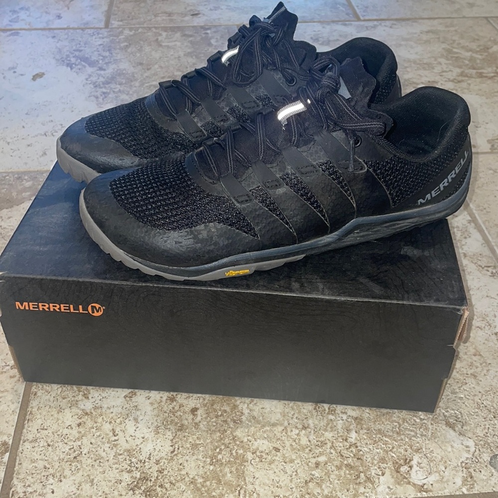 Trail sneakers